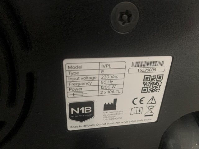 Ontharingsapparaat N1B type E, serienummer 15520005 met een vermogen van 1200 Watt. 